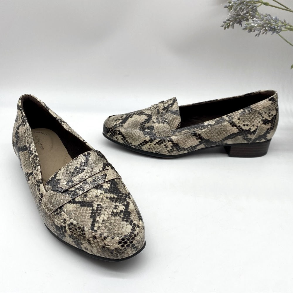 Clarks Juliet Coast Cushion Penny Loafers in Animal Print size 8.5W New